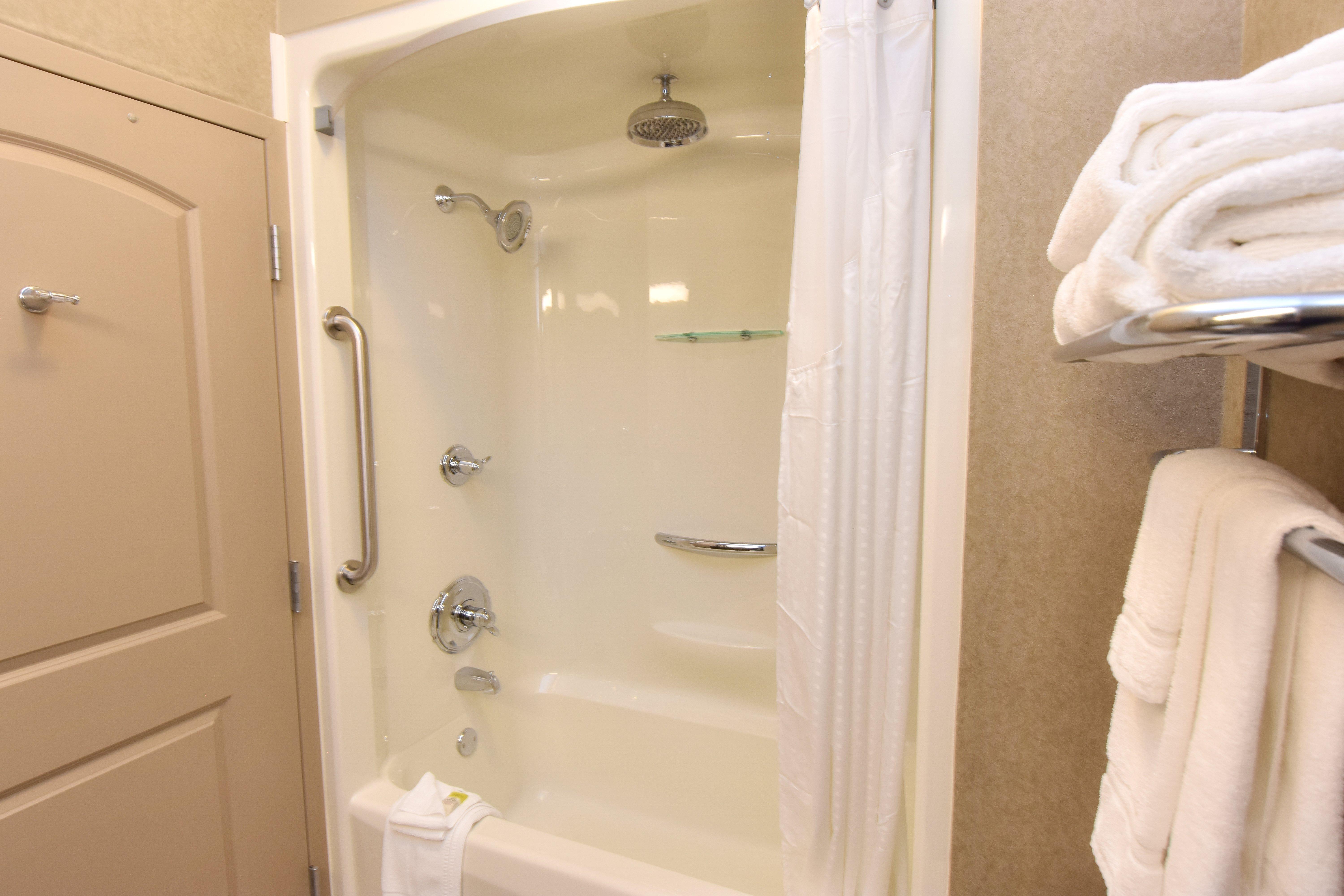 Express And Medical District By Ihg Hotel 2*