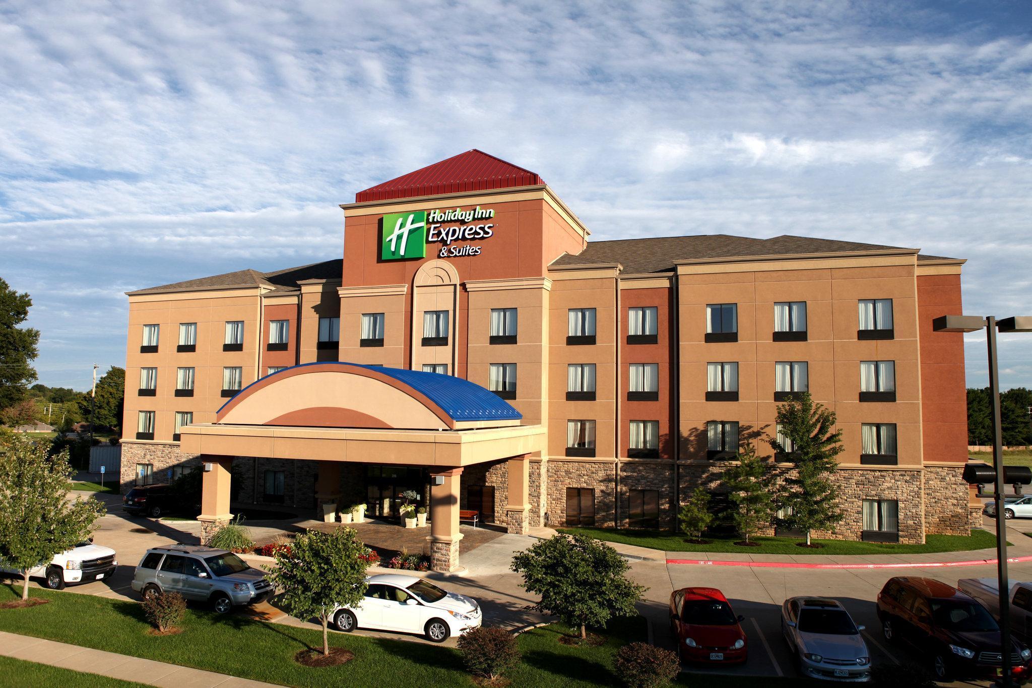 Hotel Holiday Express And Medical District By Ihg 2*